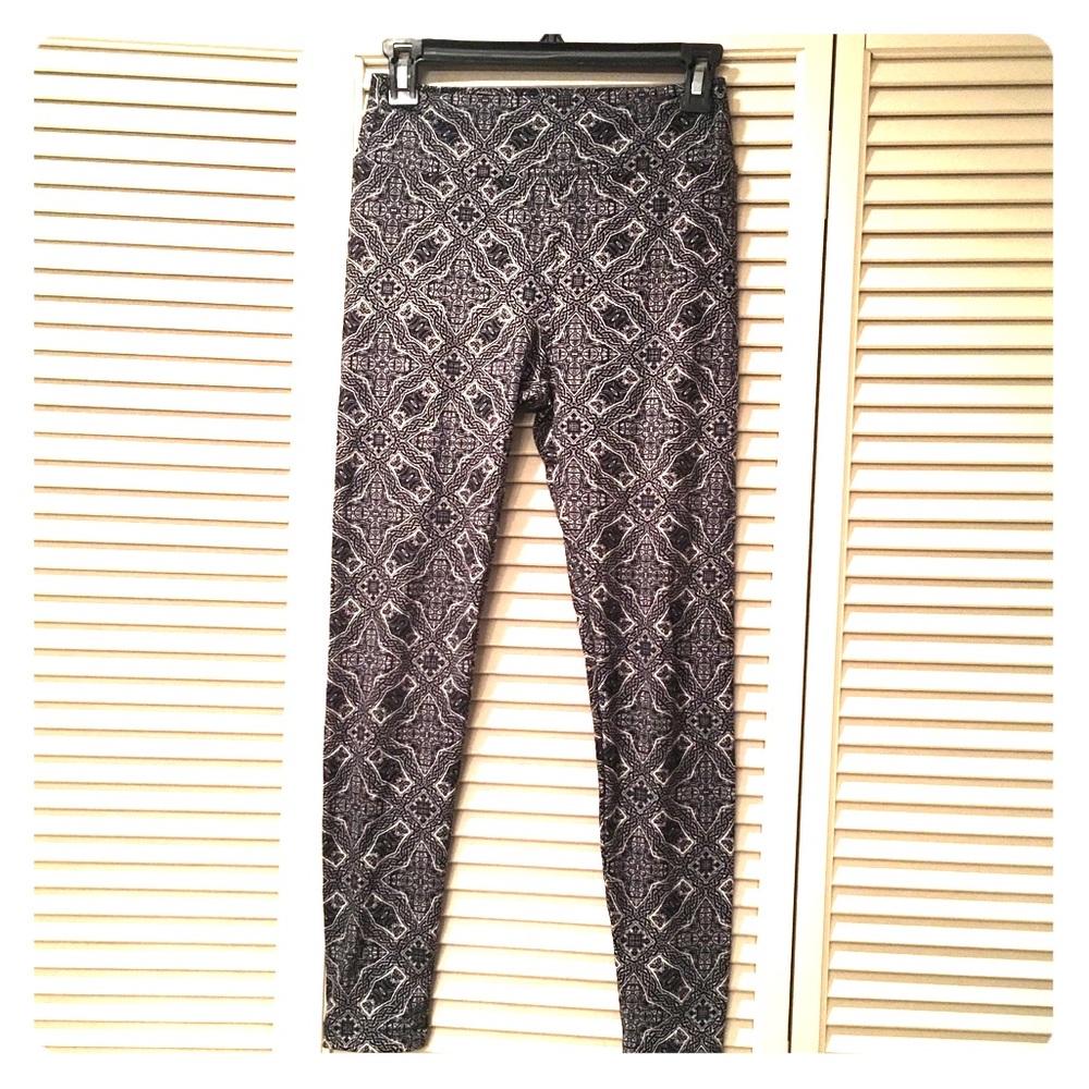Lularoe Black & White Leggings